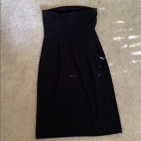 Strapless black dress with diagonal design - Picture 2 of 2